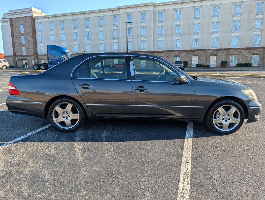 2005 Lexus LS Image 4