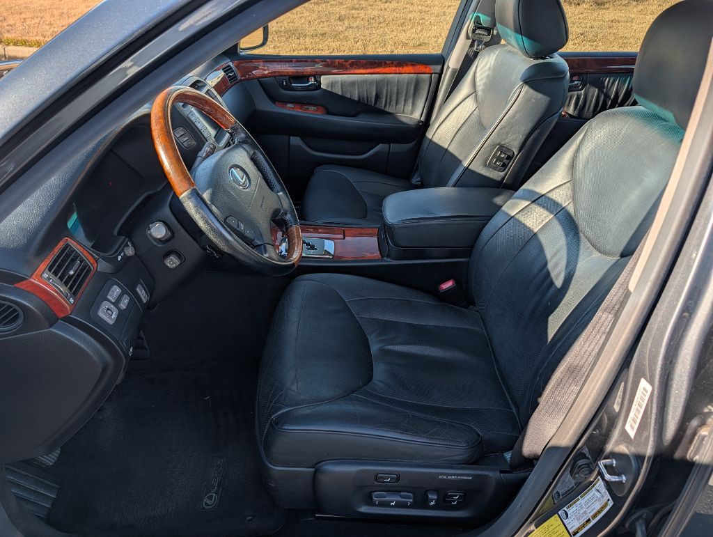 2005 Lexus LS Image 10