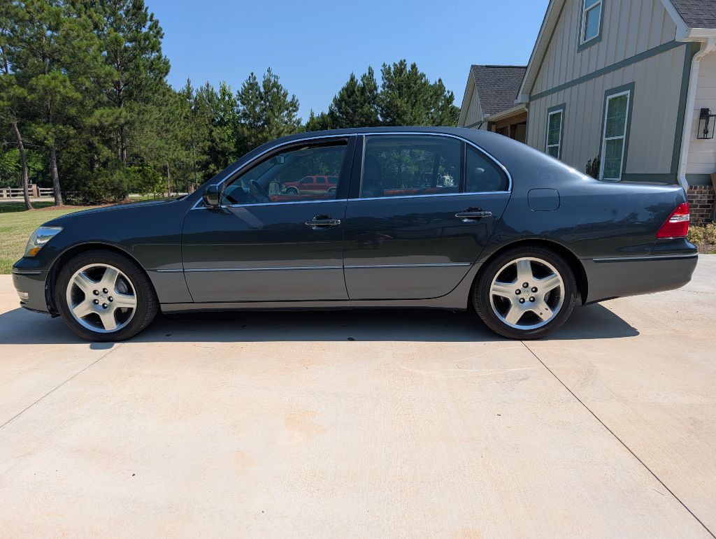 2005 Lexus LS Image 2