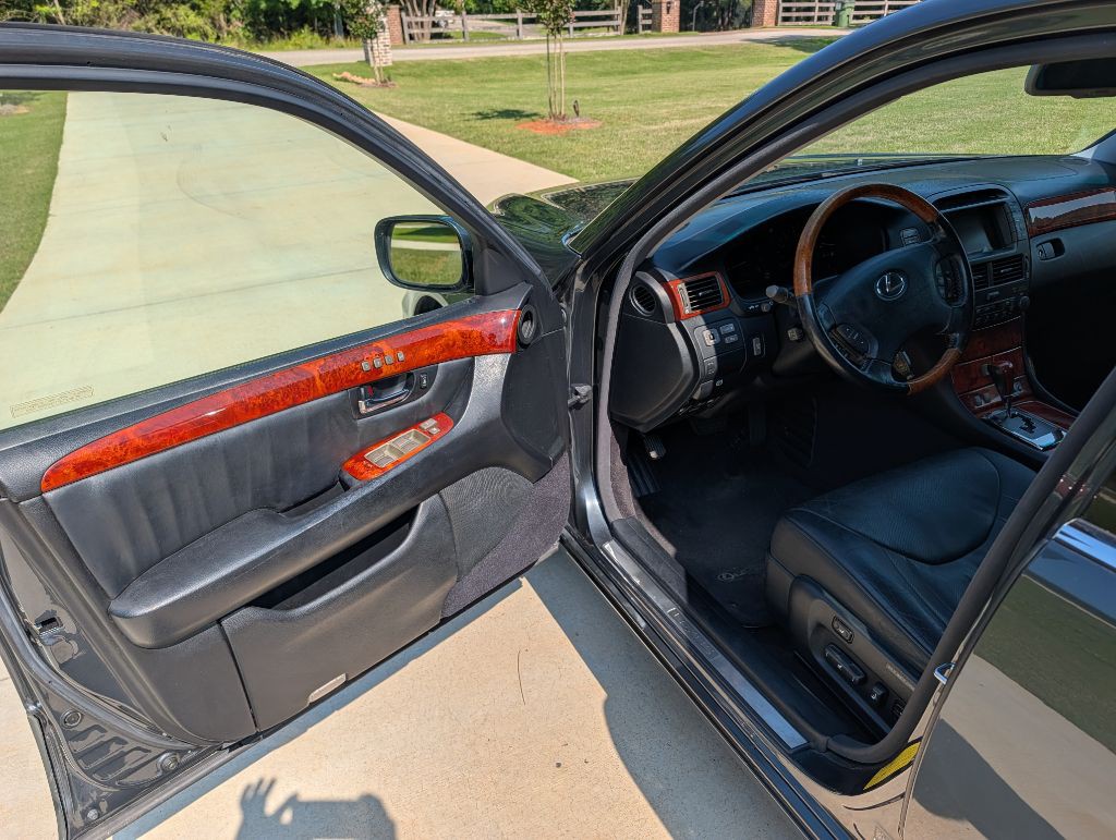 2005 Lexus LS Image 9