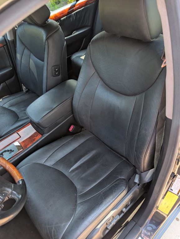 2005 Lexus LS Image 11