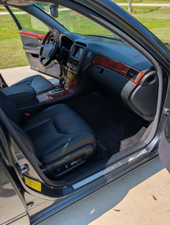 2005 Lexus LS Image 17