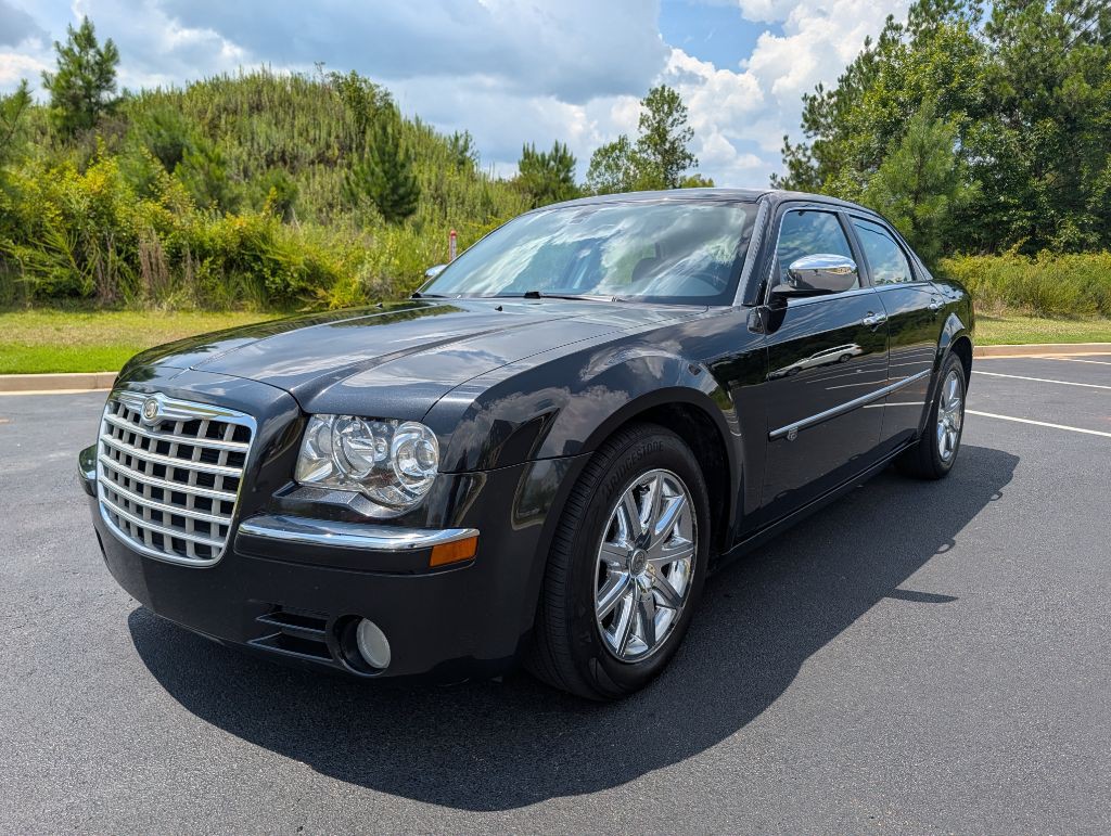 2010 Chrysler 300 Image 2