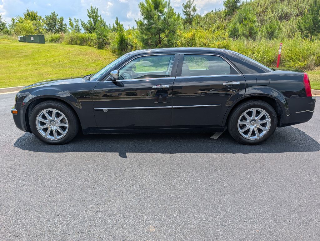 2010 Chrysler 300 Image 3
