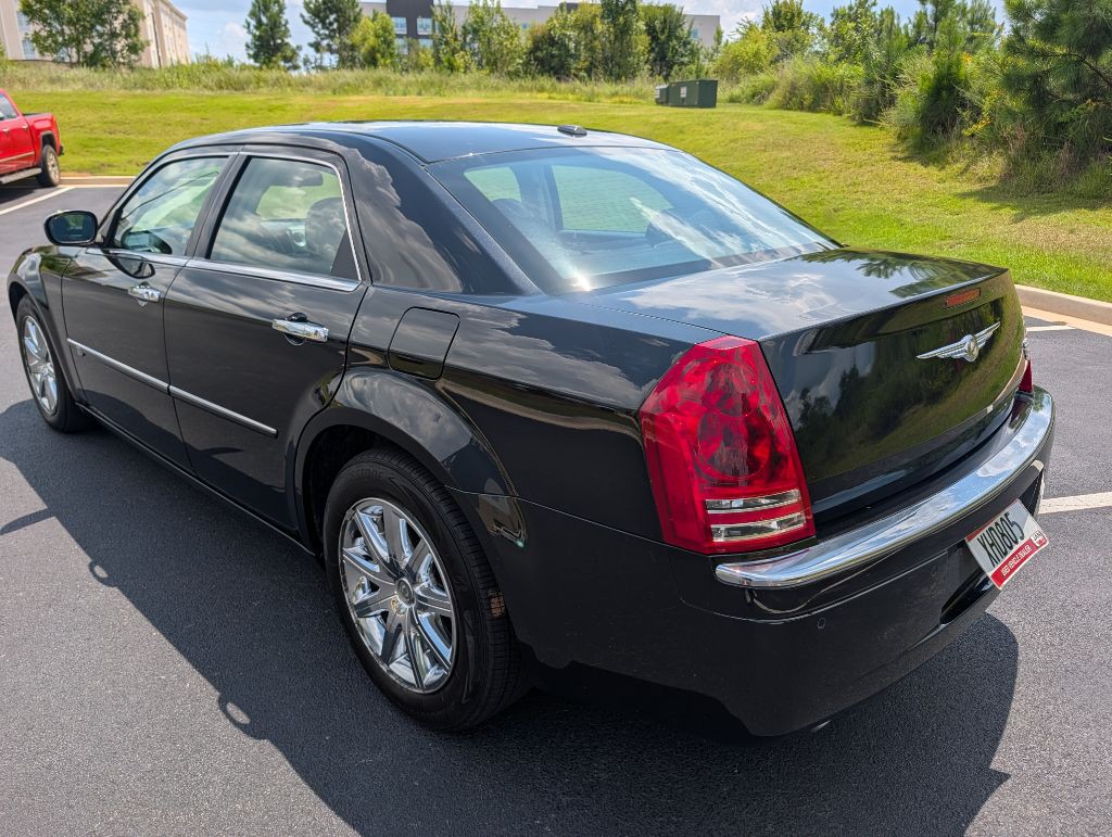 2010 Chrysler 300 Image 5