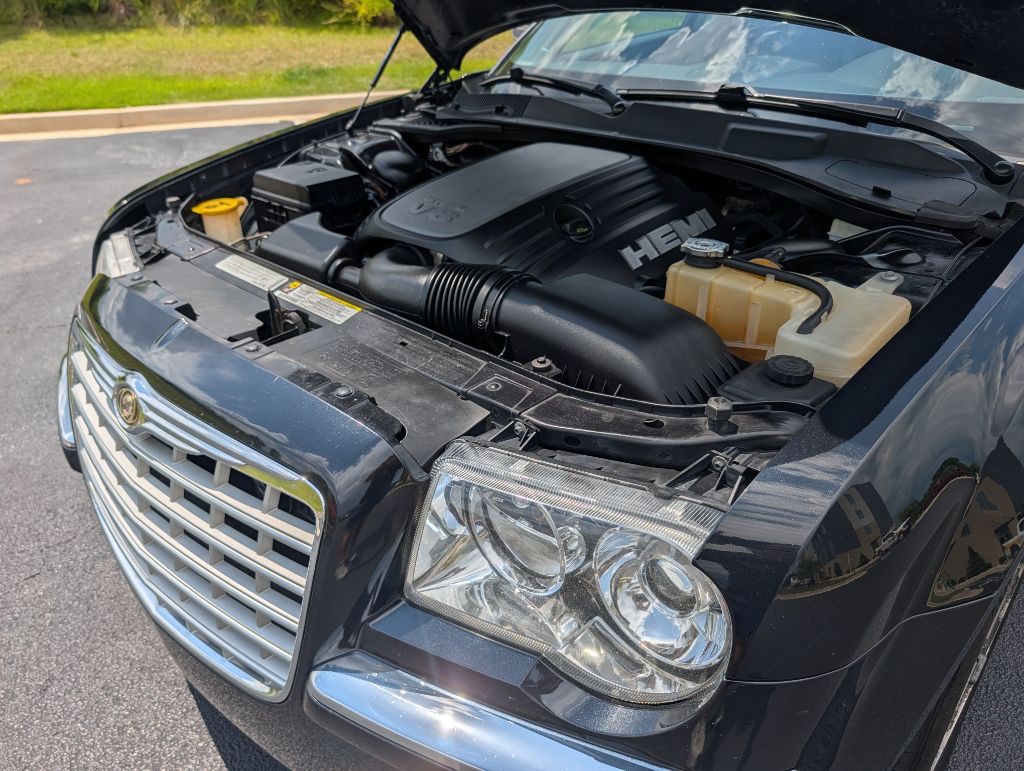 2010 Chrysler 300 Image 7