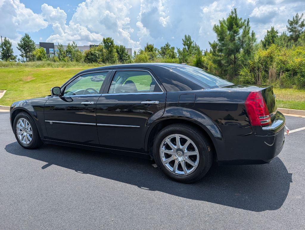 2010 Chrysler 300 Image 8