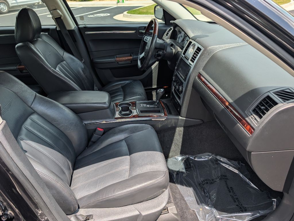 2010 Chrysler 300 Image 17