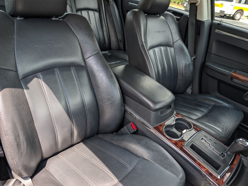 2010 Chrysler 300 Image 18