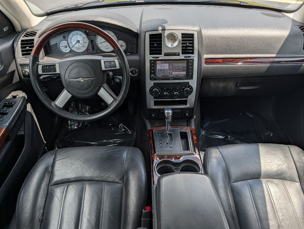 2010 Chrysler 300 Image 19
