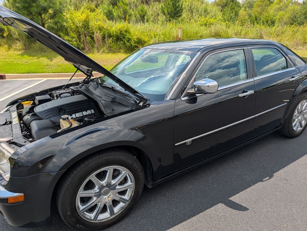 2010 Chrysler 300 Image 21