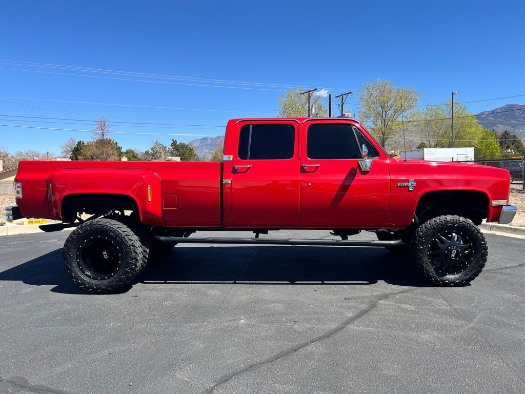 1988 Chevrolet V30 Image 2