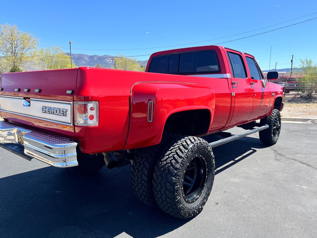 1988 Chevrolet V30 Image 3