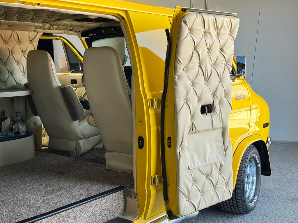 1977 Dodge Tradesman Image 18
