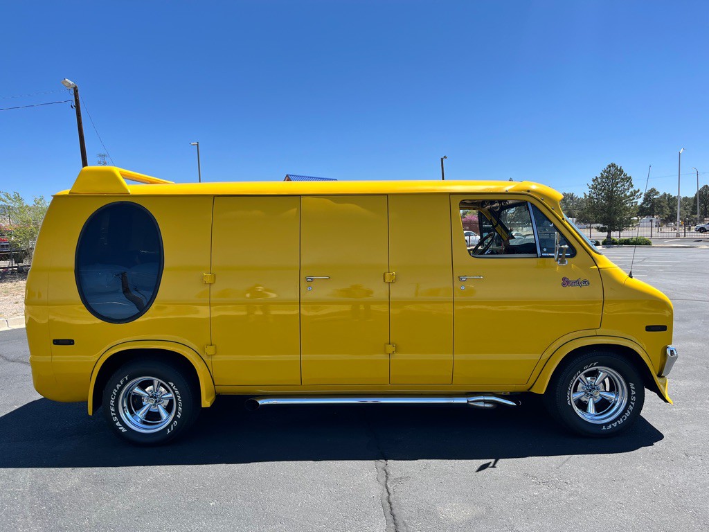 1977 Dodge Tradesman Image 2