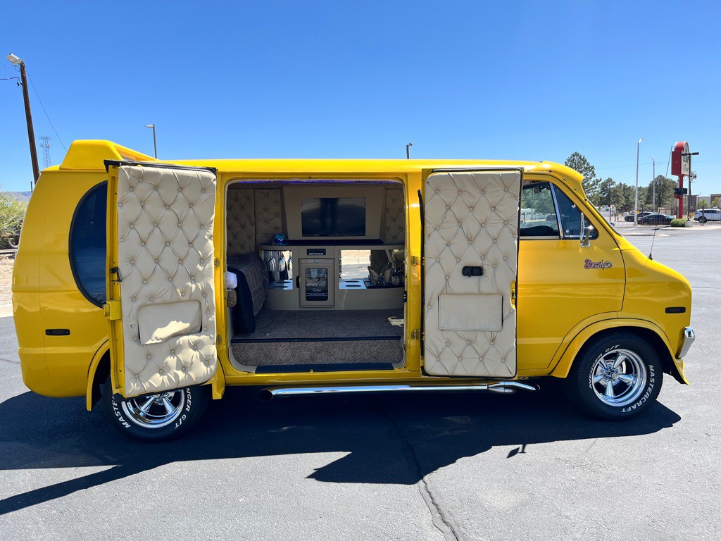 1977 Dodge Tradesman Image 3
