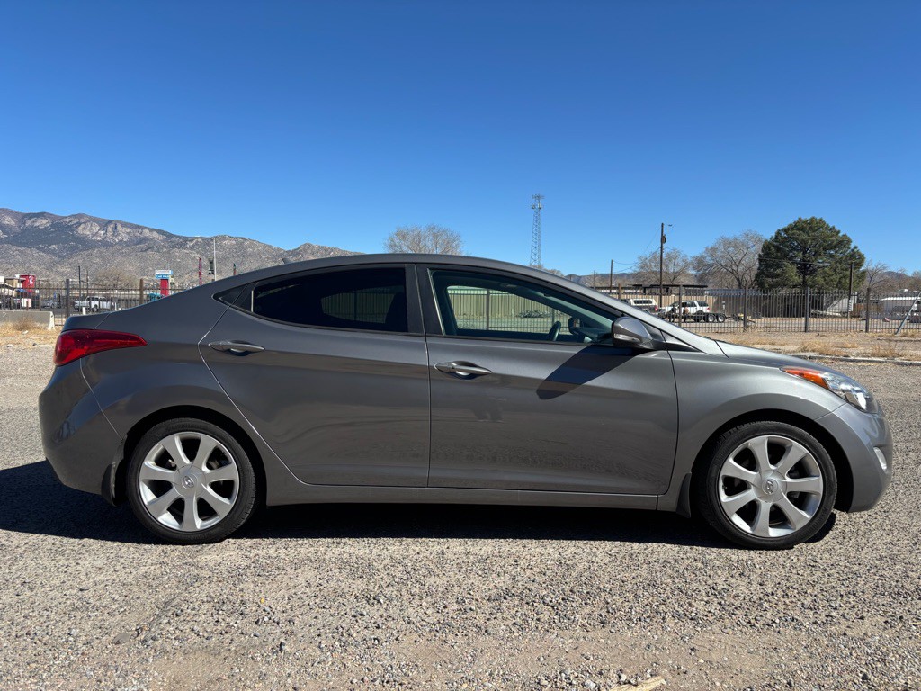 2013 Hyundai Elantra Image 3