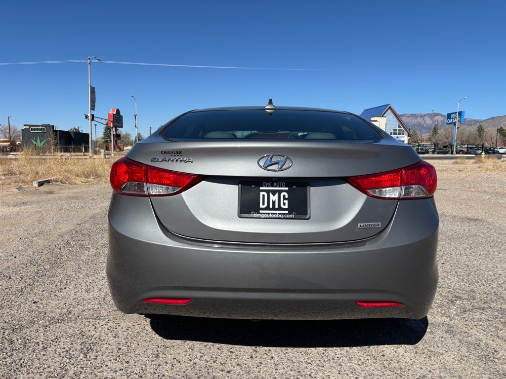 2013 Hyundai Elantra Image 8