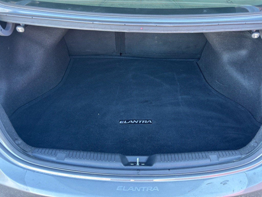2013 Hyundai Elantra Image 14