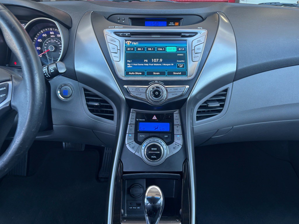 2013 Hyundai Elantra Image 15