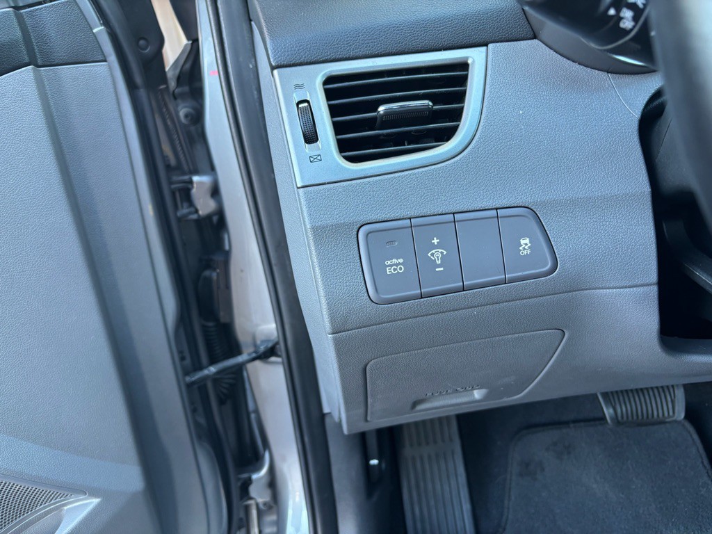 2013 Hyundai Elantra Image 18