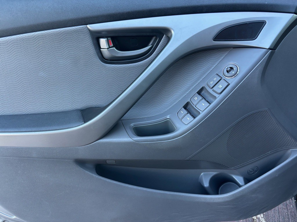 2013 Hyundai Elantra Image 19