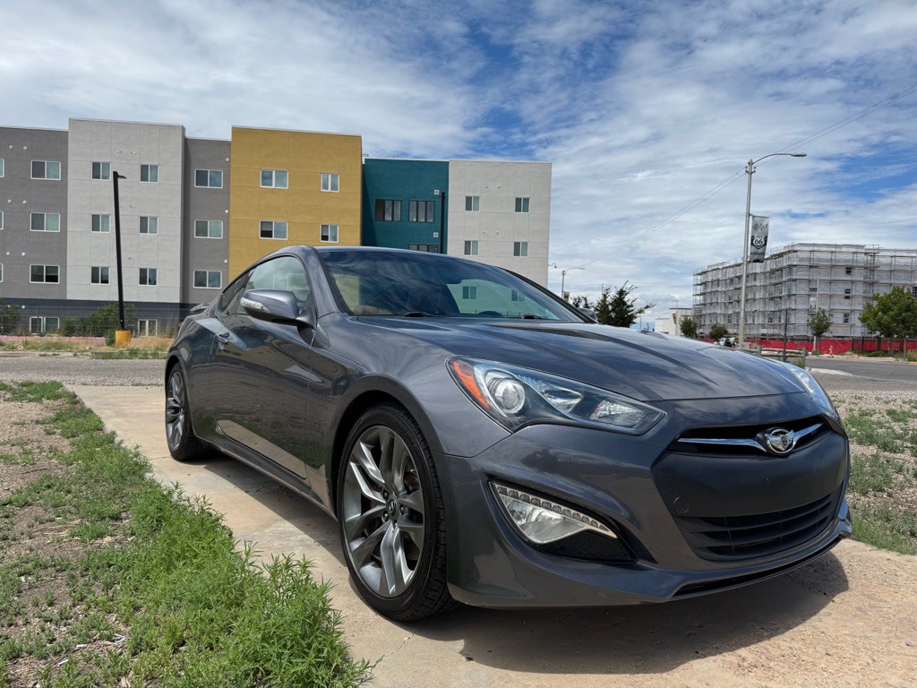 2015 Hyundai Genesis Image 1