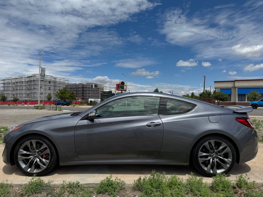 2015 Hyundai Genesis Image 6