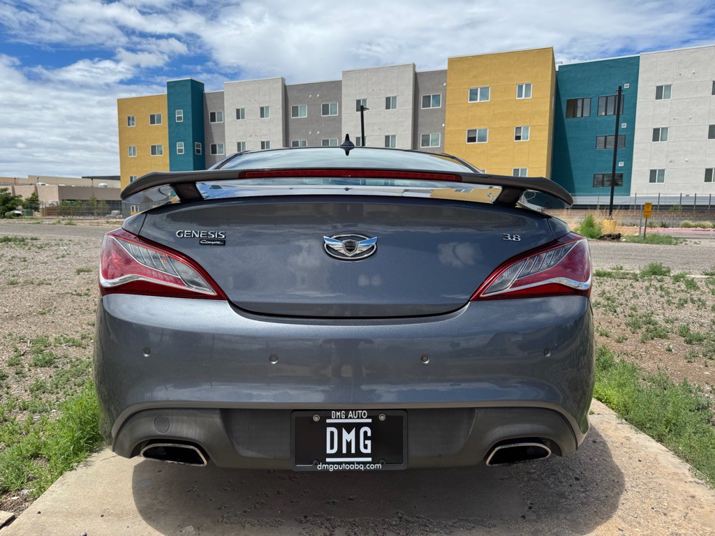 2015 Hyundai Genesis Image 8