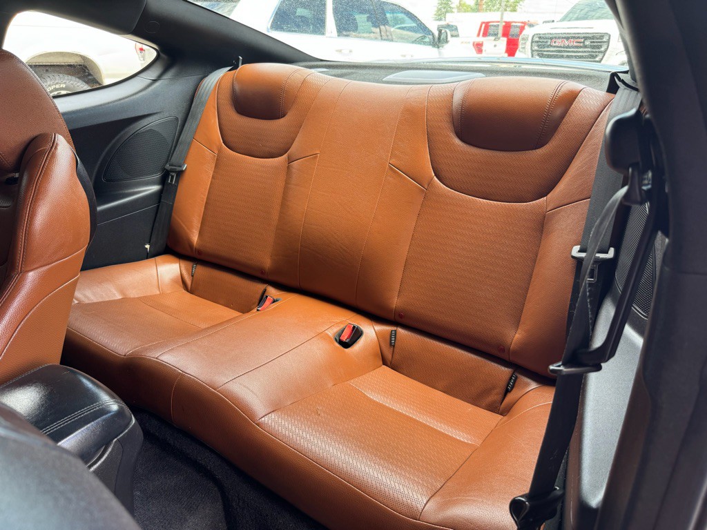 2015 Hyundai Genesis Image 11
