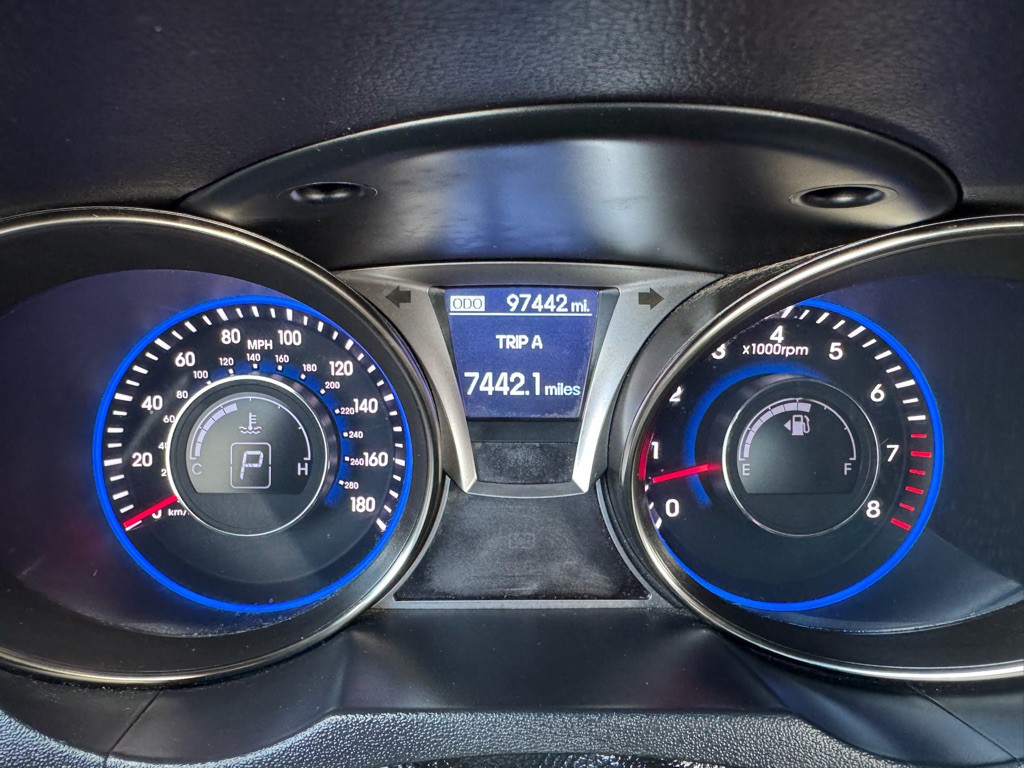 2015 Hyundai Genesis Image 13