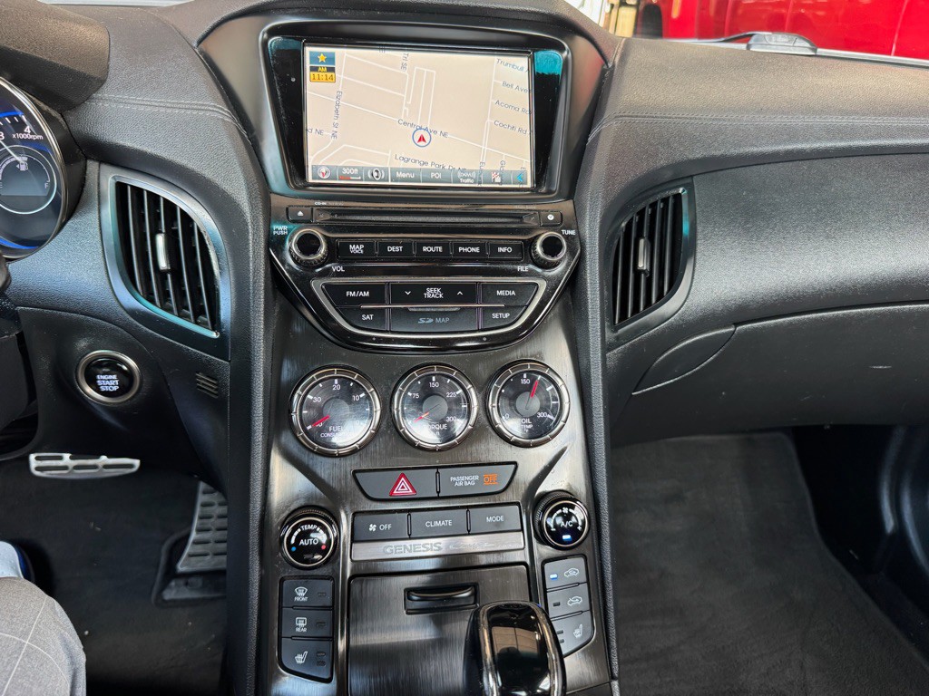 2015 Hyundai Genesis Image 15