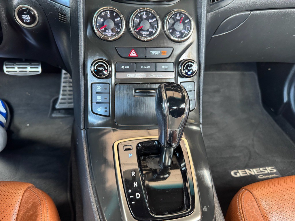 2015 Hyundai Genesis Image 16