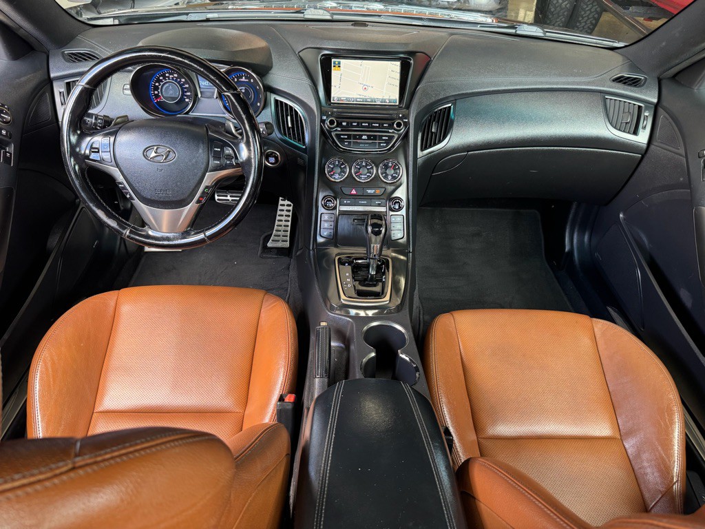 2015 Hyundai Genesis Image 17