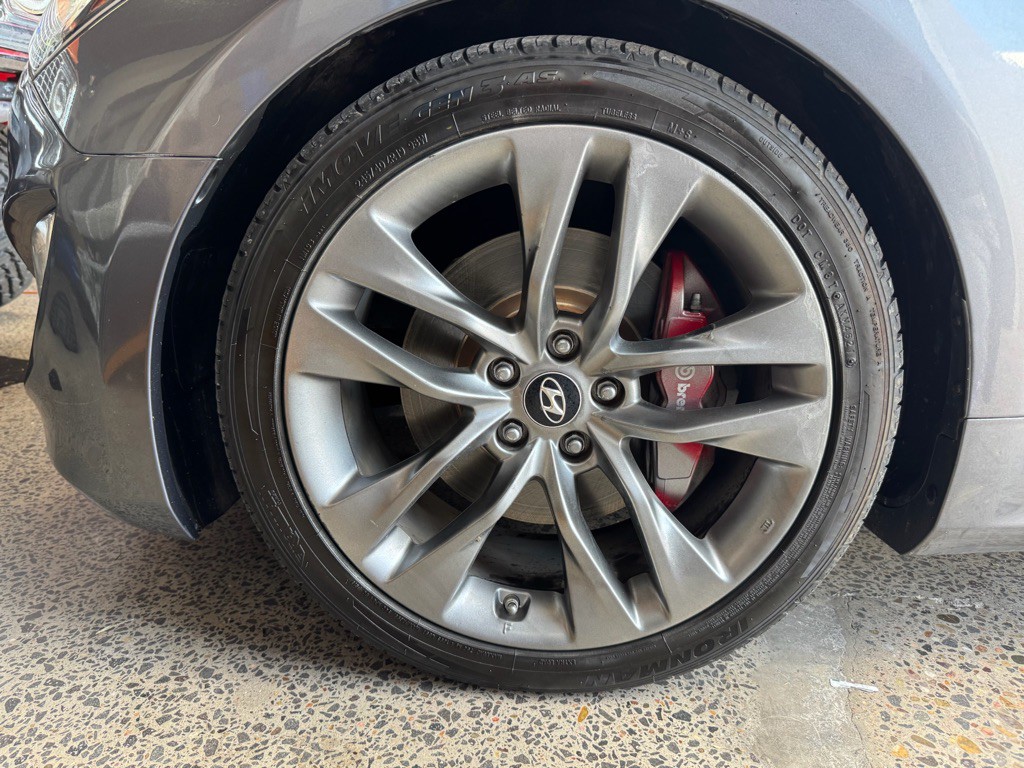 2015 Hyundai Genesis Image 20