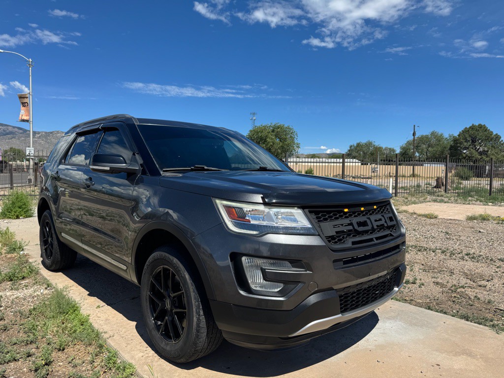 2017 Ford Explorer Image 1