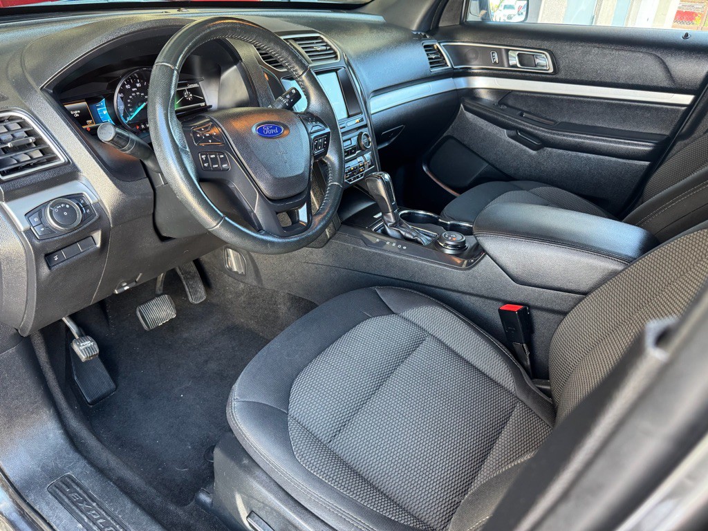2017 Ford Explorer Image 9