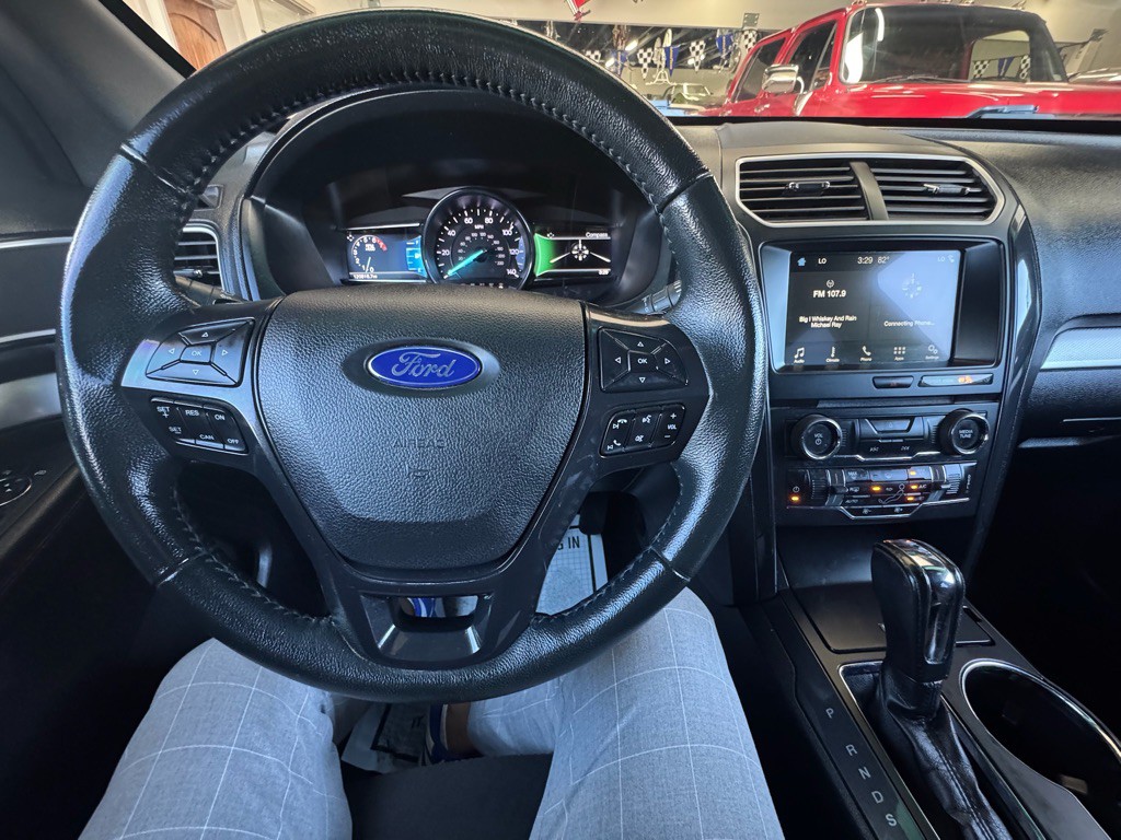 2017 Ford Explorer Image 15