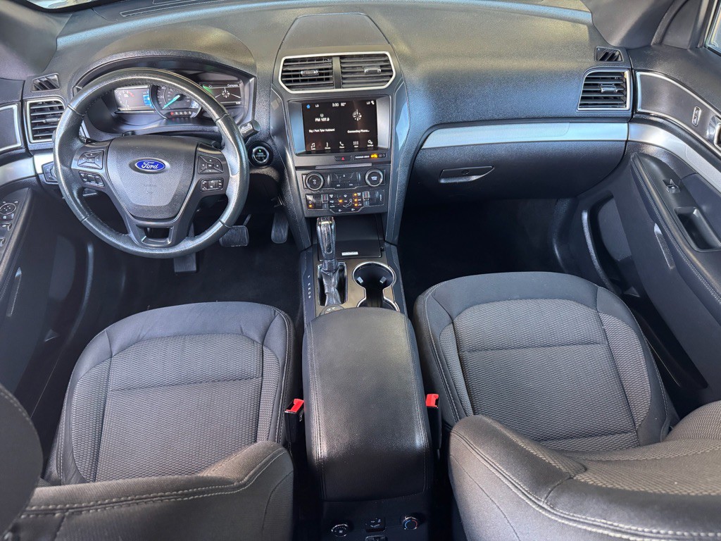2017 Ford Explorer Image 17