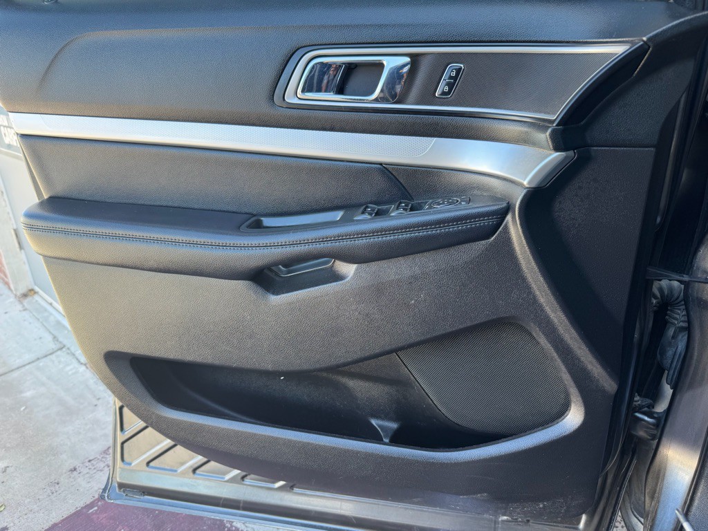 2017 Ford Explorer Image 19