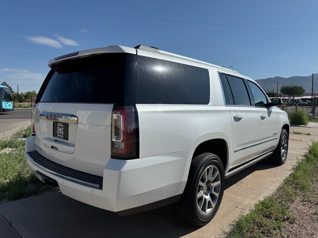2017 GMC Yukon Image 3