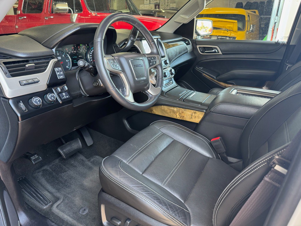 2017 GMC Yukon Image 9