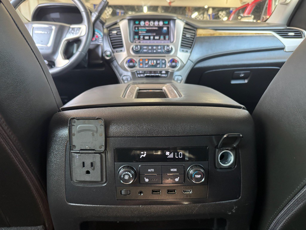 2017 GMC Yukon Image 16