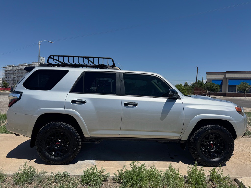 2021 Toyota 4Runner Image 2