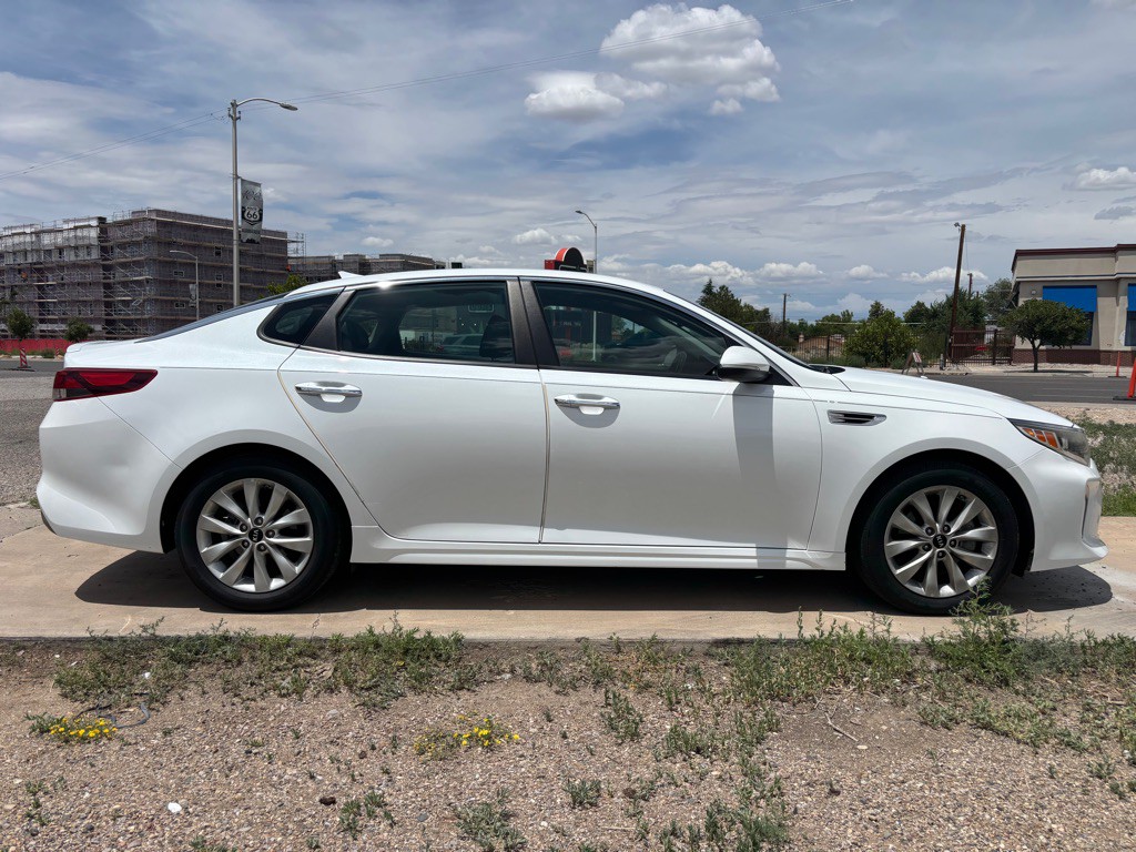 2018 Kia Optima Image 2