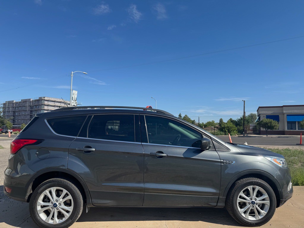 2019 Ford Escape Image 2