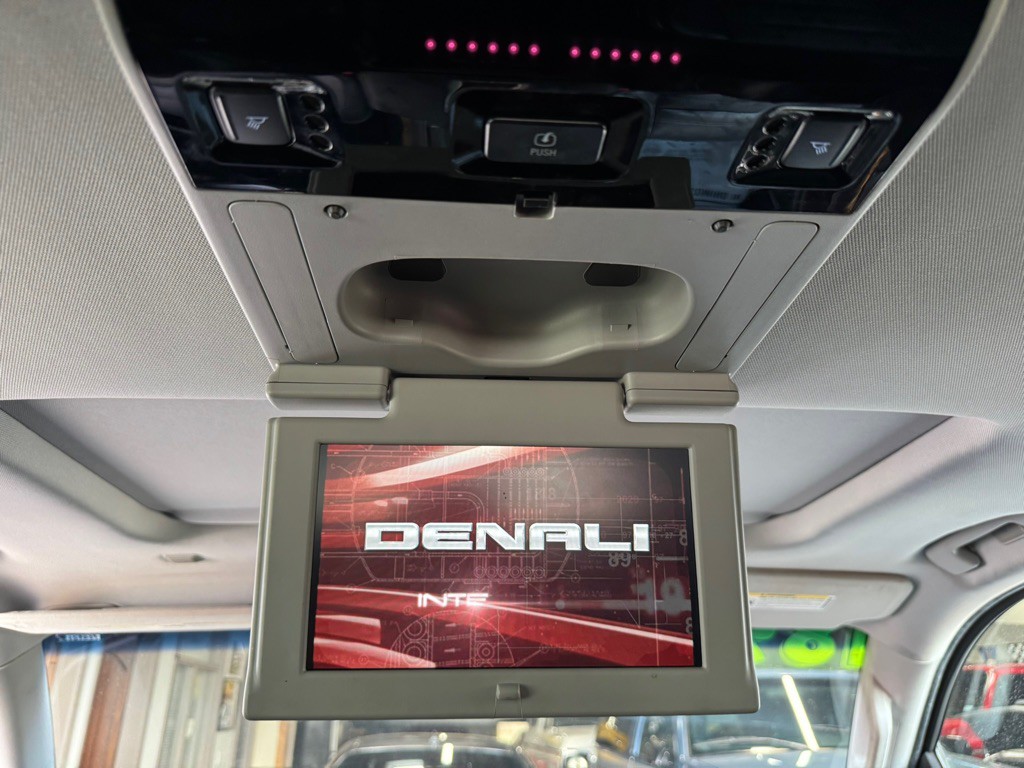 2016 GMC Yukon Image 16