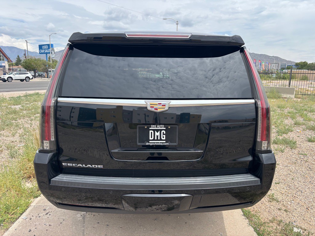 2016 Cadillac Escalade Image 8