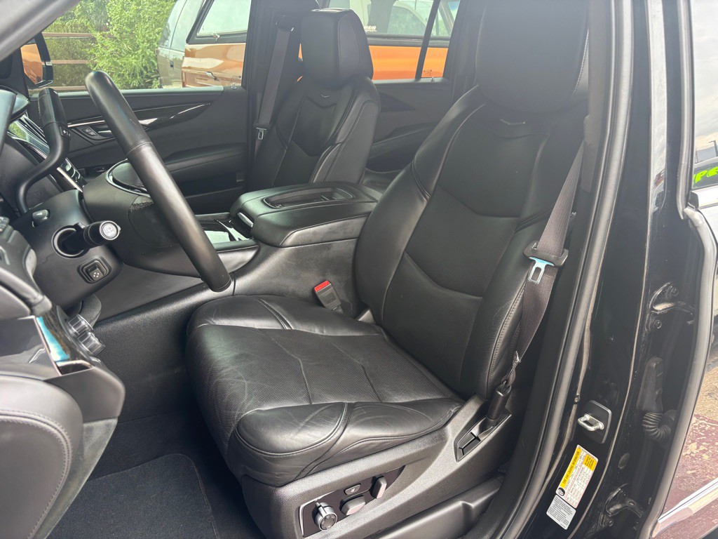 2016 Cadillac Escalade Image 10