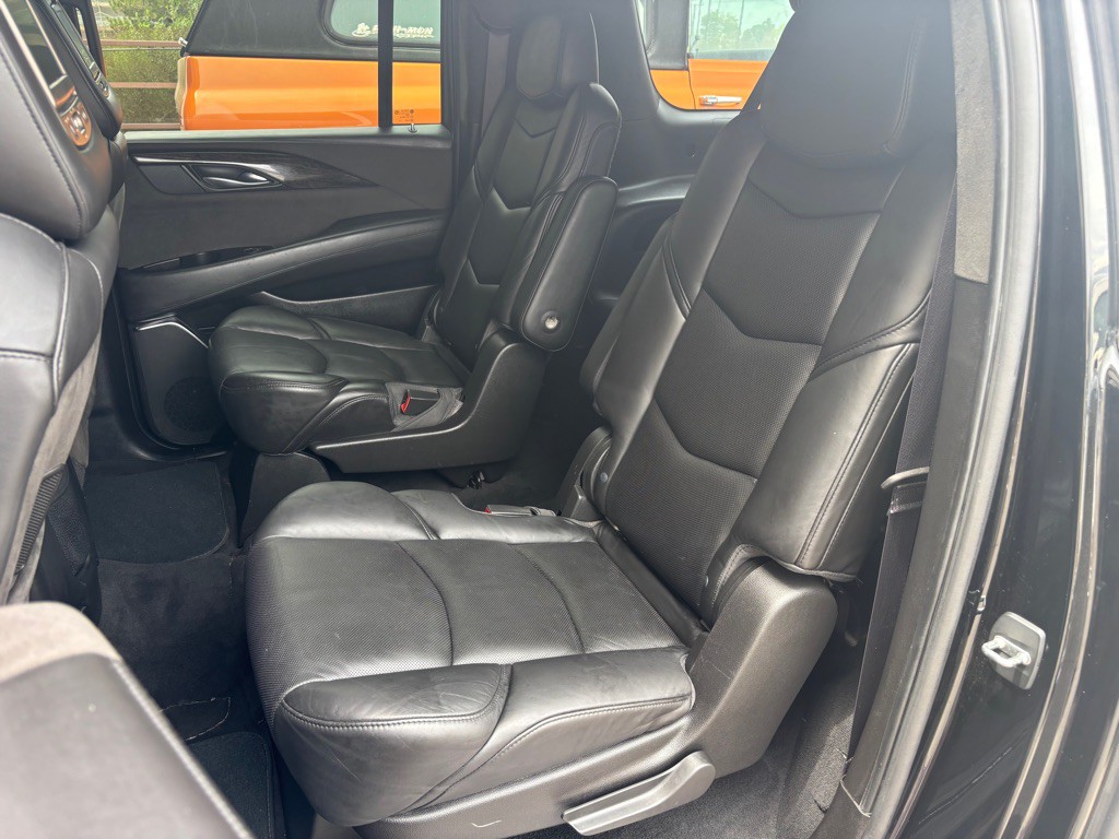 2016 Cadillac Escalade Image 11